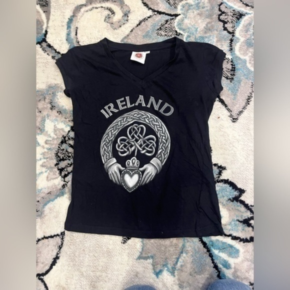 Claddagh Ring Symbol Irish Shamrock Celtic size small - Picture 1 of 3